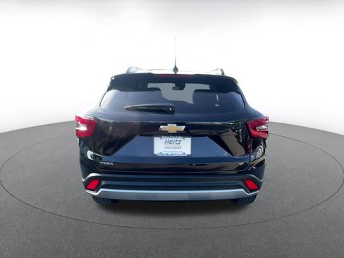 Used 2025 Chevrolet Trax LT image 12