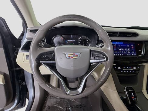 Used 2022 Cadillac XT6 Premium Luxury image 10