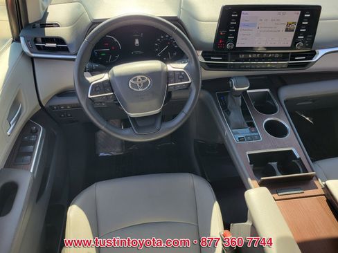 Certified 2022 Toyota Sienna XLE w/ XLE Plus Package image 13