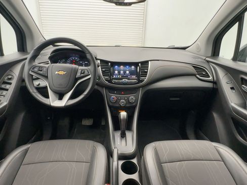 Used 2022 Chevrolet Trax LT w/ LT Convenience Package image 16