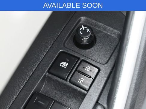Used 2023 Toyota Corolla Cross LE FWD image 11