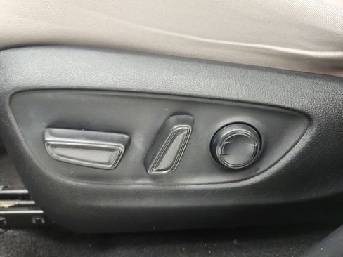 Used 2022 Toyota RAV4 XLE FWD image 13