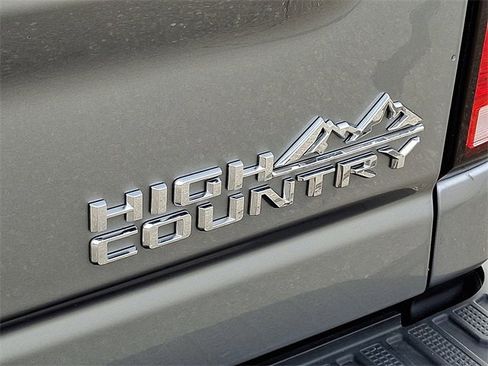 Used 2025 Chevrolet Silverado 2500 High Country w/ High Country Premium Package image 26