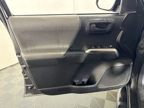 Used 2017 Toyota Tacoma SR5 w/ Exterior Package AWD/4WD image 22