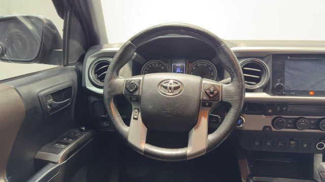Used 2016 Toyota Tacoma Limited w/ Towing Package RWD image 20
