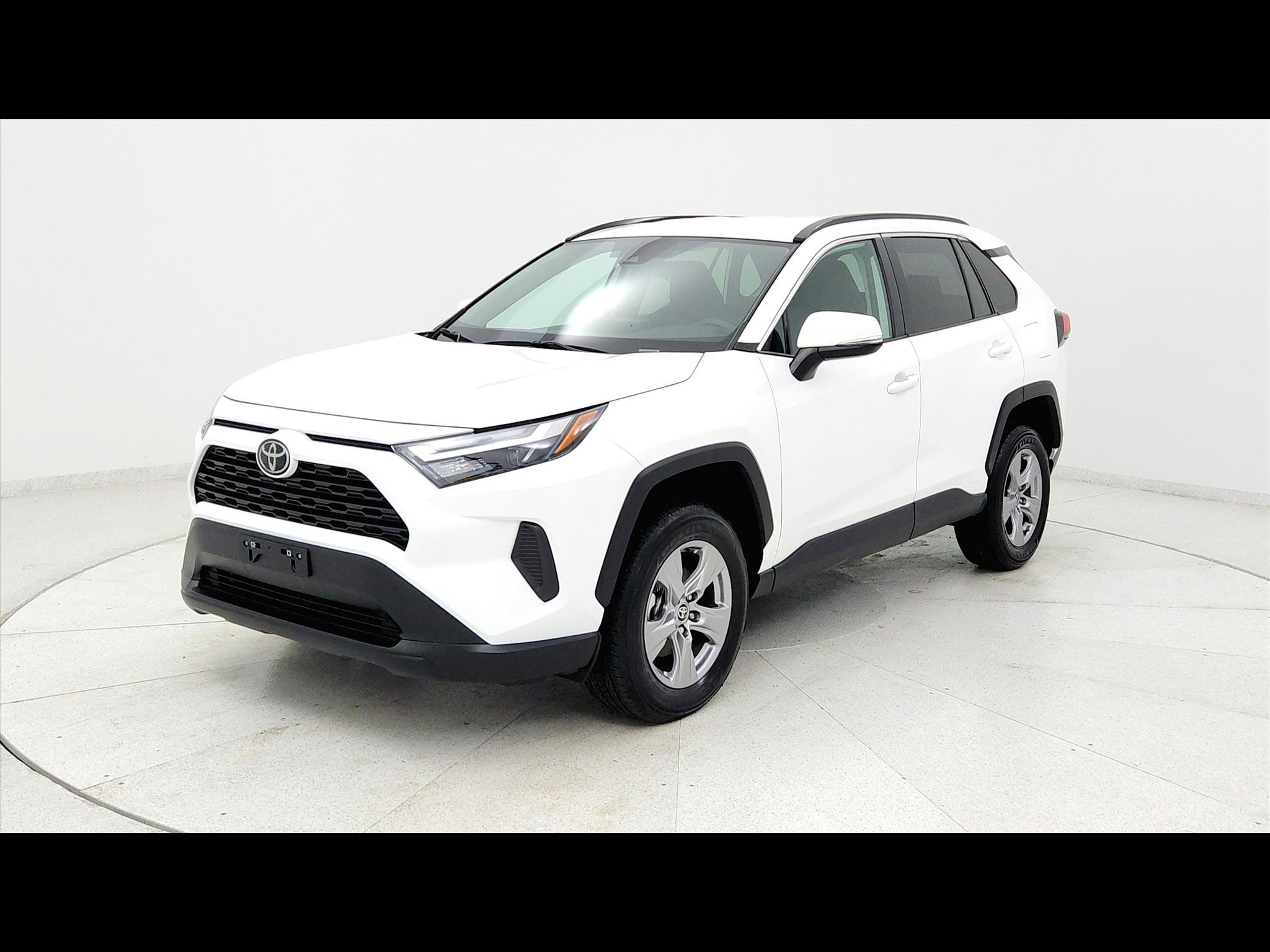 Used 2025 Toyota RAV4 XLE FWD image 1