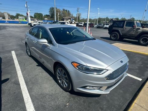 Used 2017 Ford Fusion Energi SE image 2