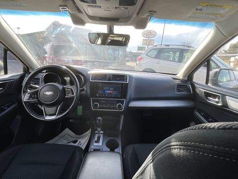Used 2019 Subaru Outback 2.5i Premium image 16