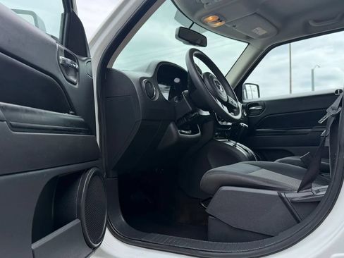 Used 2017 Jeep Patriot Sport w/ Power Value Group FWD image 9
