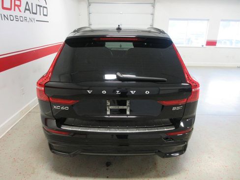 Used 2022 Volvo XC60 B5 R-Design w/ Advanced Package AWD/4WD image 14