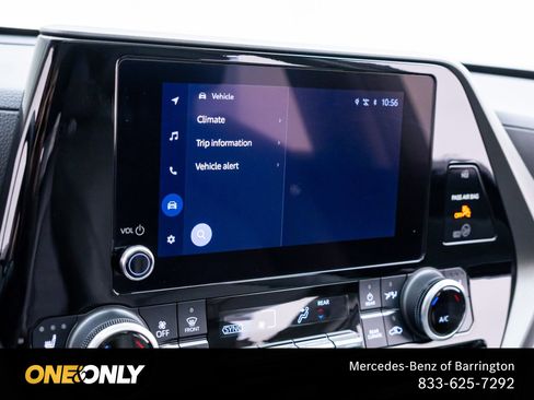 Used 2024 Toyota Highlander XLE FWD image 25