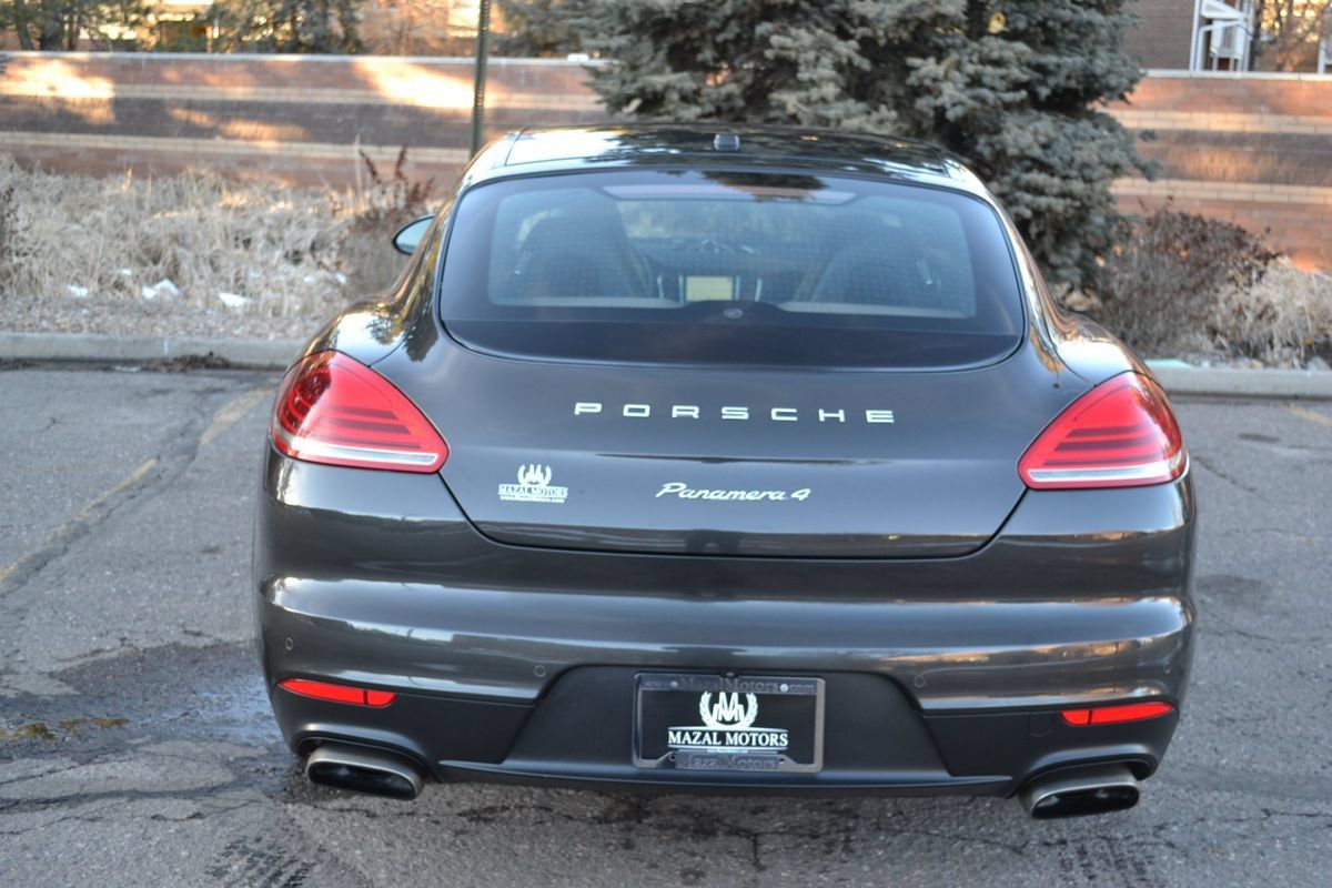 Used 2014 Porsche Panamera 4 w/ Premium Package AWD/4WD image 17