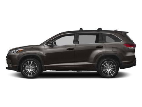Used 2018 Toyota Highlander XLE image 3