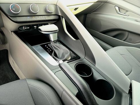 Certified 2026 Hyundai Elantra SE FWD image 15