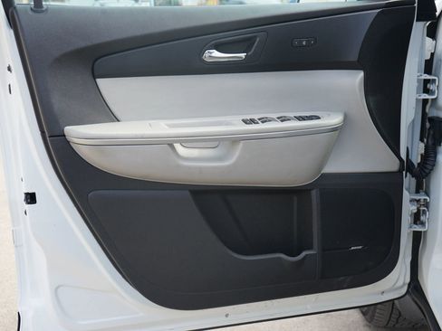 Used 2010 GMC Acadia SLT image 18