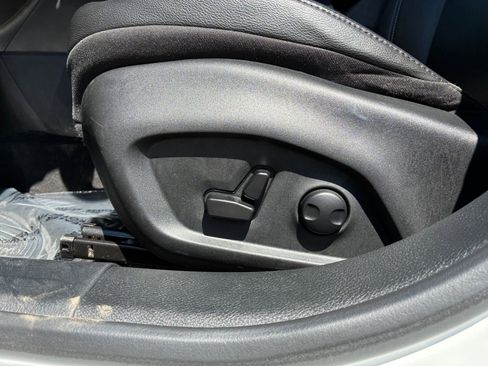 Used 2025 Jeep Compass Limited image 22