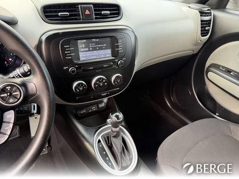Used 2019 Kia Soul FWD image 26