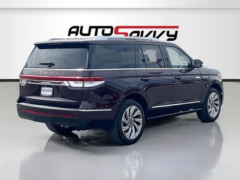 Used 2024 Lincoln Navigator Reserve AWD/4WD image 7