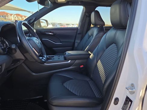 Certified 2023 Toyota Highlander XSE image 19