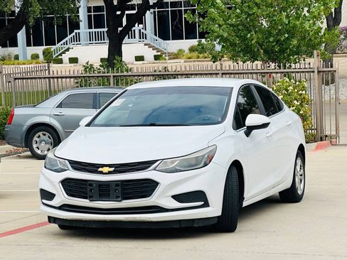 Used 2016 Chevrolet Cruze LT FWD image 3