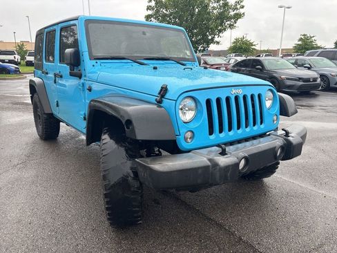 Used 2018 Jeep Wrangler Unlimited Sport w/ Connectivity Group AWD/4WD image 11