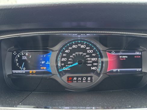 Used 2017 Ford Taurus SHO image 16