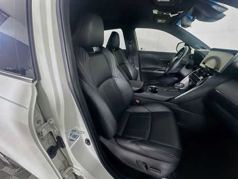 Used 2021 Toyota Venza LE image 32