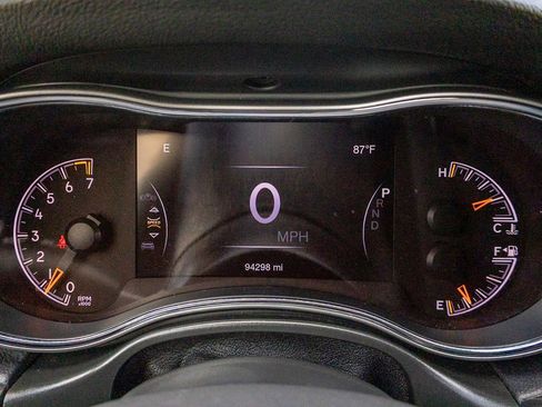 Used 2020 Jeep Grand Cherokee Limited w/ Luxury Group II image 15