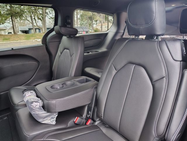 New 2026 Chrysler Pacifica Select w/ S Appearance Package FWD image 29