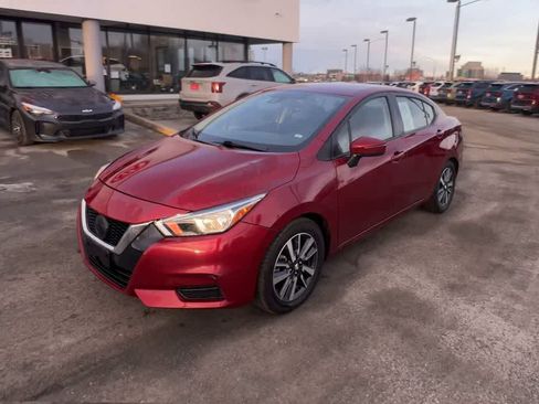 Used 2021 Nissan Versa SV FWD image 4