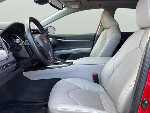 Used 2020 Toyota Camry XSE image 15