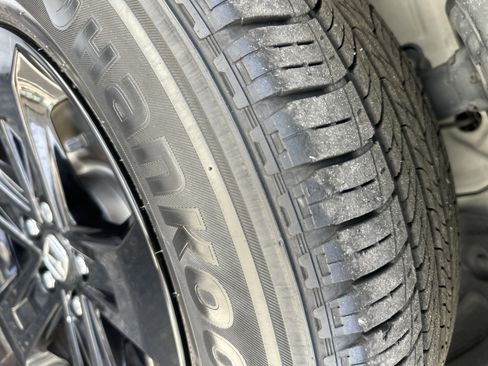 Used 2024 Honda Pilot LX image 7