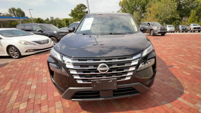 Used 2025 Nissan Rogue SV FWD image 4