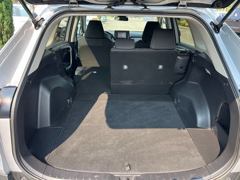Used 2020 Toyota RAV4 LE AWD/4WD image 10