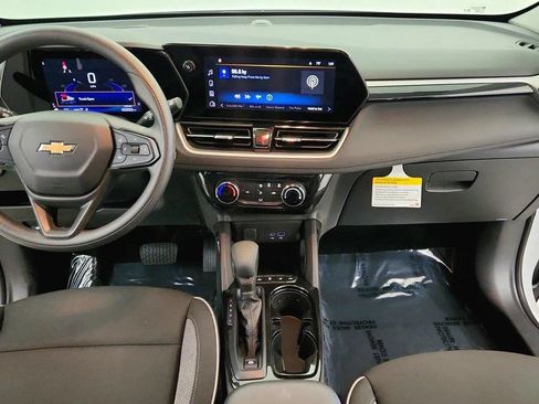 Used 2025 Chevrolet TrailBlazer LT AWD/4WD image 27