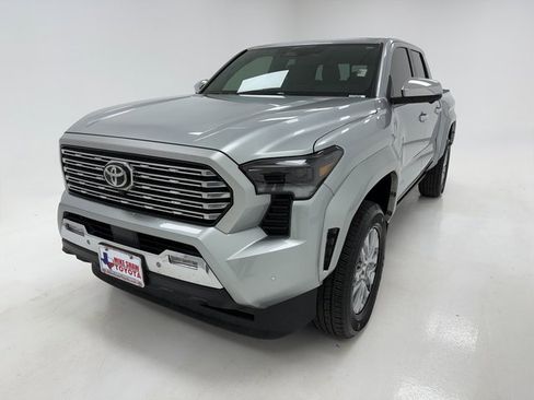 Used 2025 Toyota Tacoma Limited image 4
