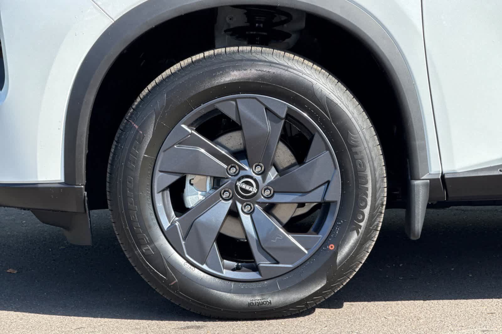 New 2026 Nissan Rogue SV AWD/4WD image 25