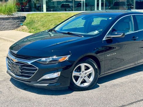 Used 2024 Chevrolet Malibu LS FWD image 2