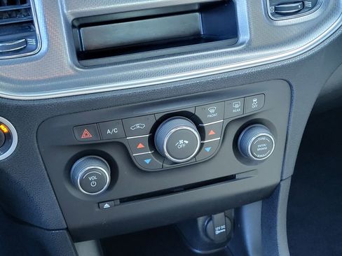 Used 2013 Dodge Charger SE w/ Connectivity Group image 16