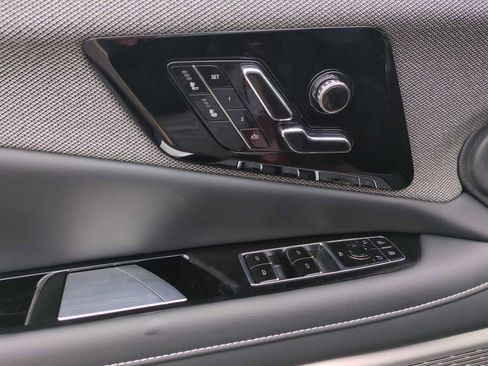 New 2025 Cadillac Optiq Luxury 1 image 11