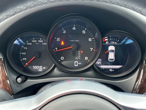 Used 2020 Porsche Macan image 23