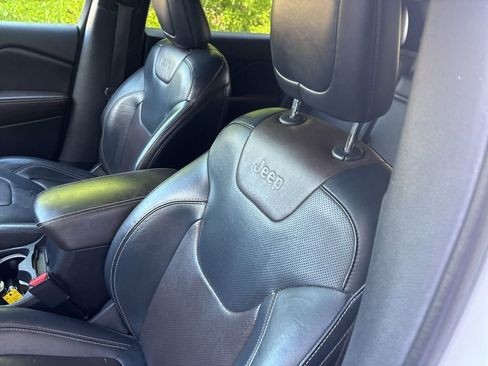 Used 2015 Jeep Cherokee Limited w/ Luxury Group image 13