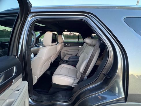 Used 2019 Ford Explorer Limited w/ Ford Safe & Smart Package FWD image 12