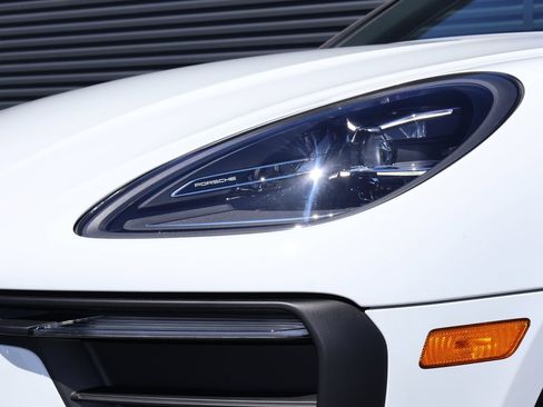 New 2026 Porsche Macan AWD/4WD image 12