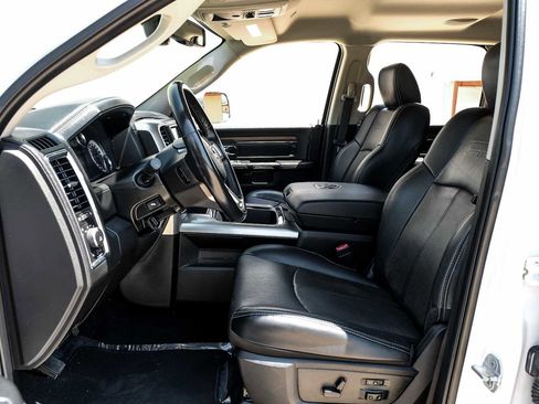 Used 2018 RAM 1500 Laramie w/ Convenience Group AWD/4WD image 4