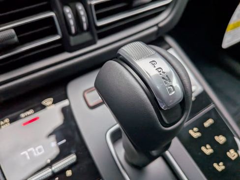 Certified 2026 Porsche Macan AWD/4WD image 22