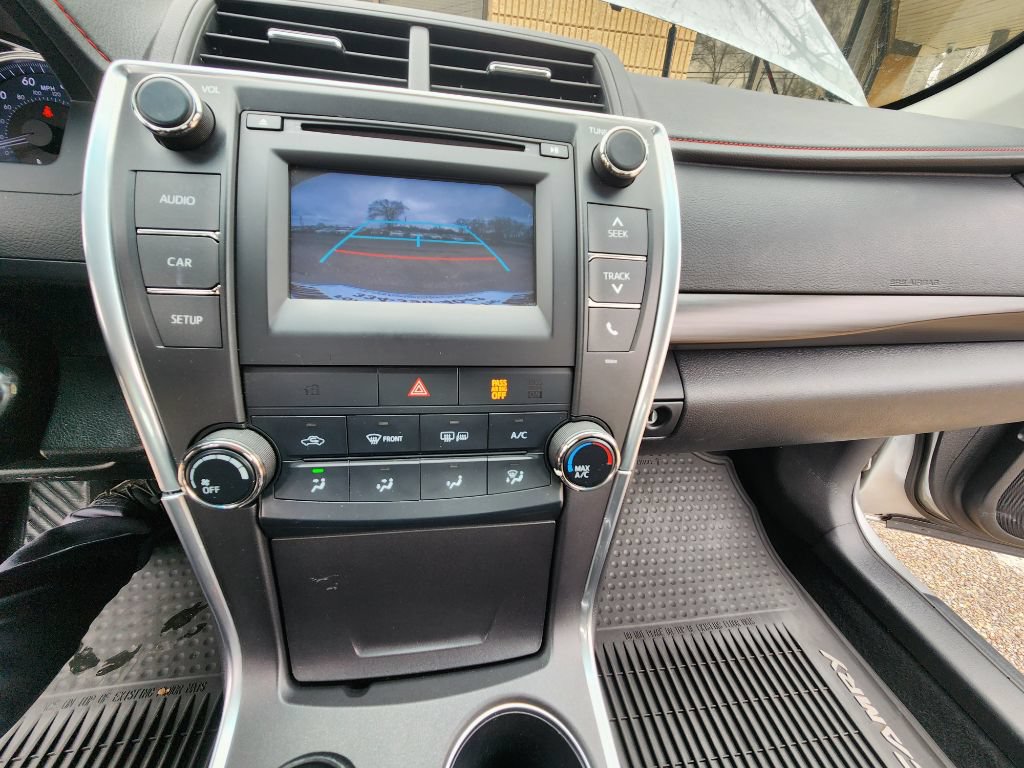 Used 2016 Toyota Camry LE FWD image 14