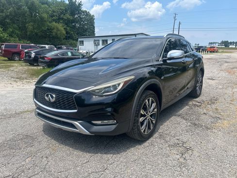 Used 2017 INFINITI QX30 Premium w/ Navigation Package AWD/4WD image 3