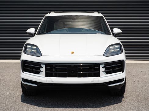 Certified 2026 Porsche Cayenne AWD/4WD image 36
