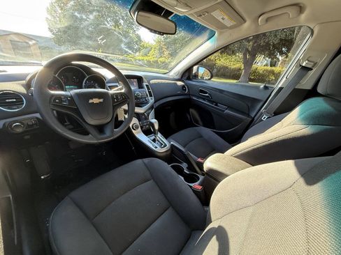 Used 2016 Chevrolet Cruze LT w/ Technology Package FWD image 9